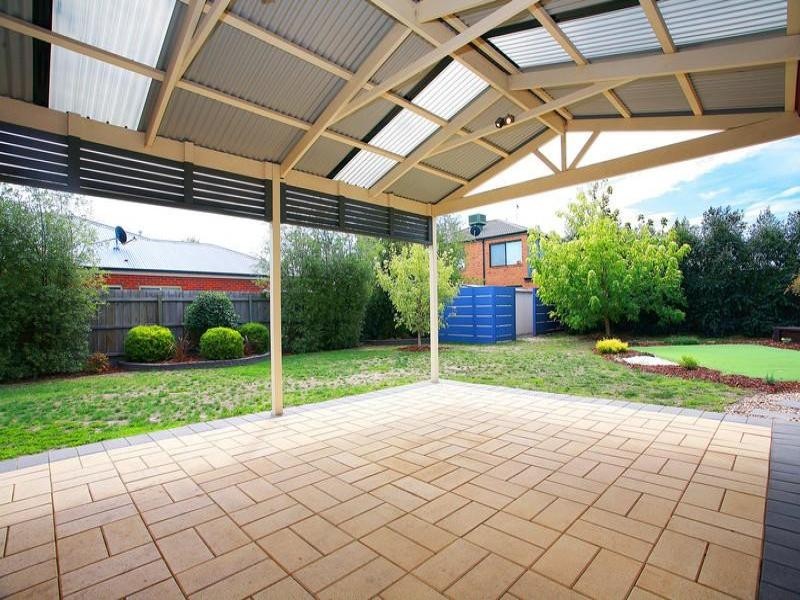 10 Sunningdale Crescent, Cranbourne VIC 3977