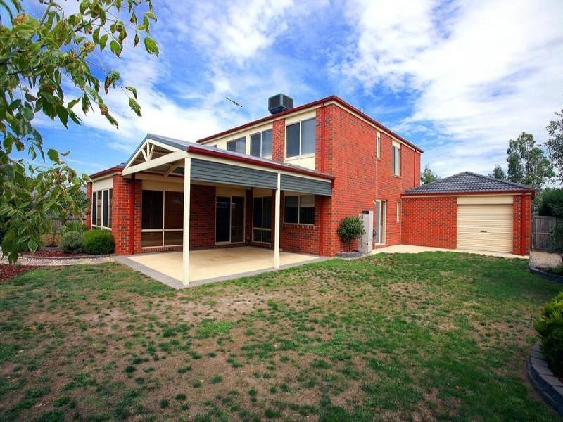 10 Sunningdale Crescent, Cranbourne VIC 3977