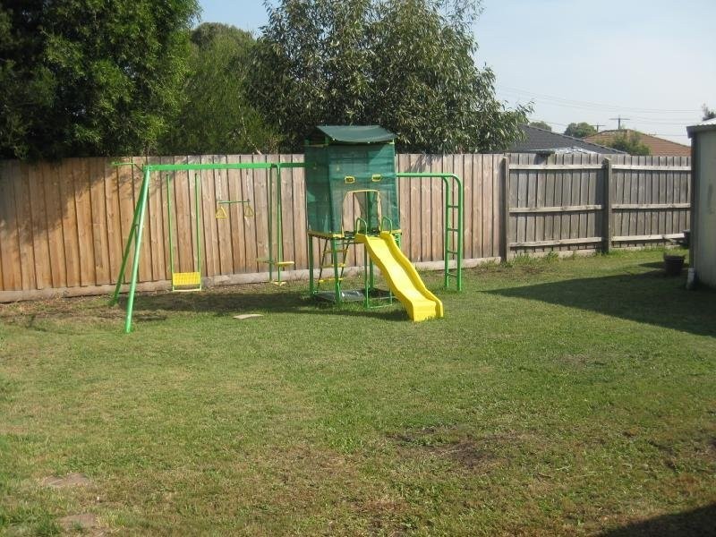 5 Jindalee Gardens, Cranbourne West VIC 3977