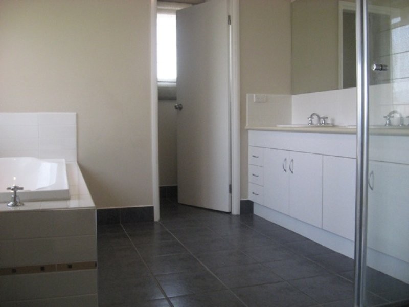 15 Carabeen Way, Lyndhurst VIC 3975