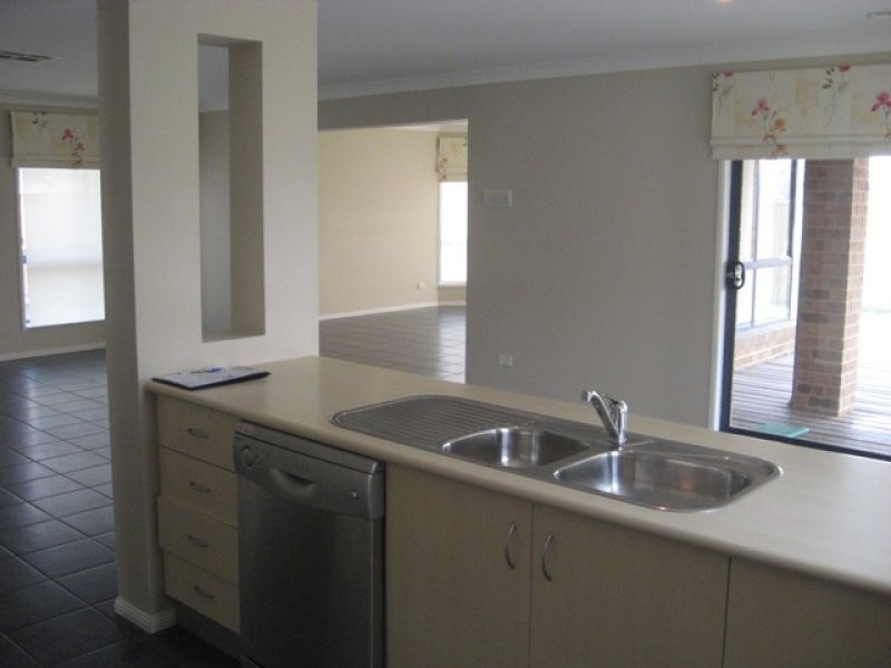 15 Carabeen Way, Lyndhurst VIC 3975