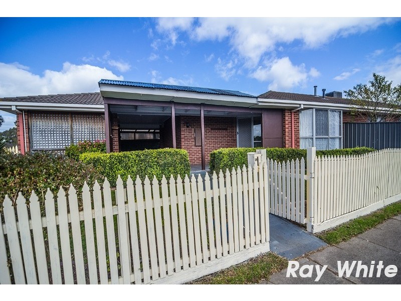 18 Scarborough Avenue, Cranbourne West VIC 3977