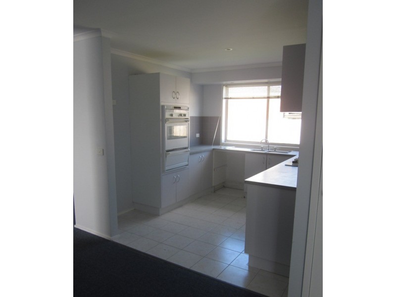 18 Scarborough Avenue, Cranbourne West VIC 3977