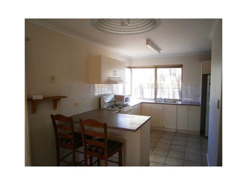 2/4 Caterpillar Court, Desert Springs NT 0870