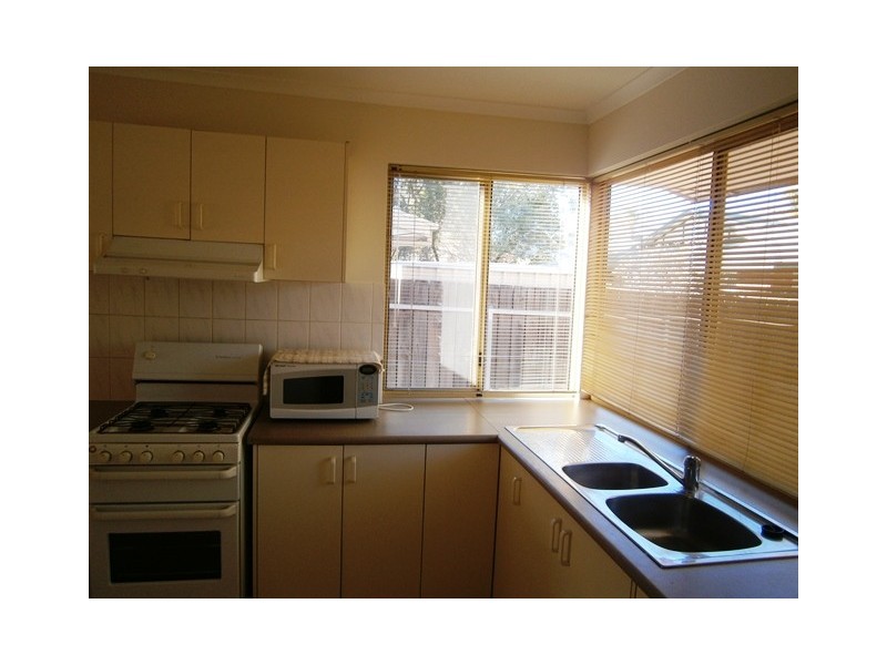 2/4 Caterpillar Court, Desert Springs NT 0870