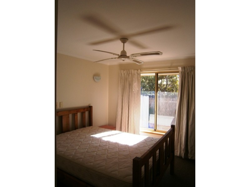 2/4 Caterpillar Court, Desert Springs NT 0870