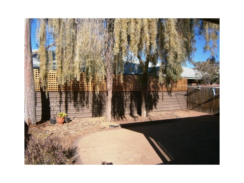 2/4 Caterpillar Court, Desert Springs NT 0870