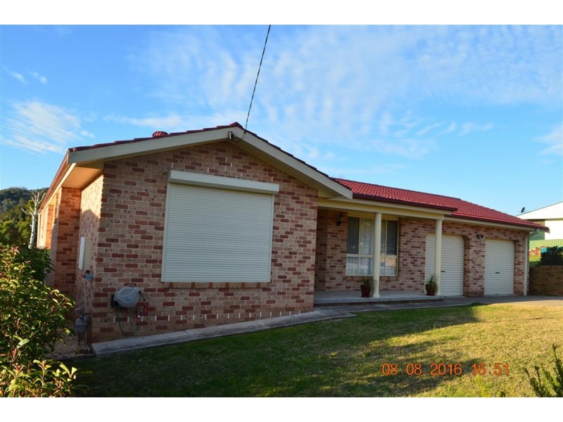 18 Lockhart Street, Adelong NSW 2729