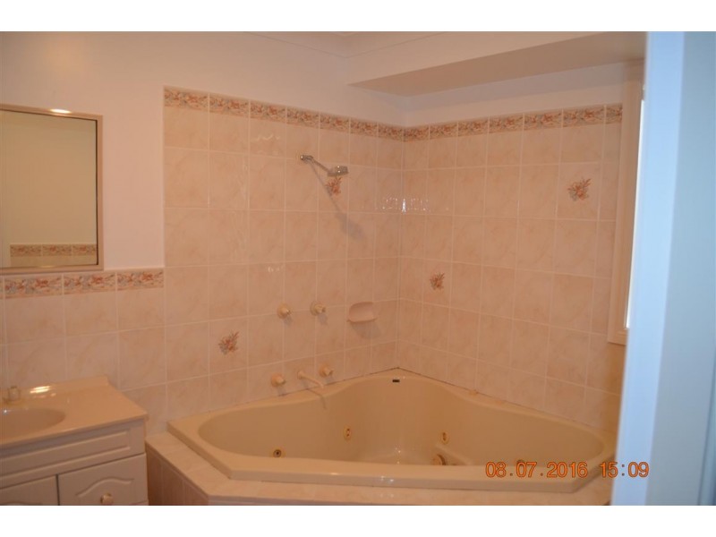 18 Lockhart Street, Adelong NSW 2729