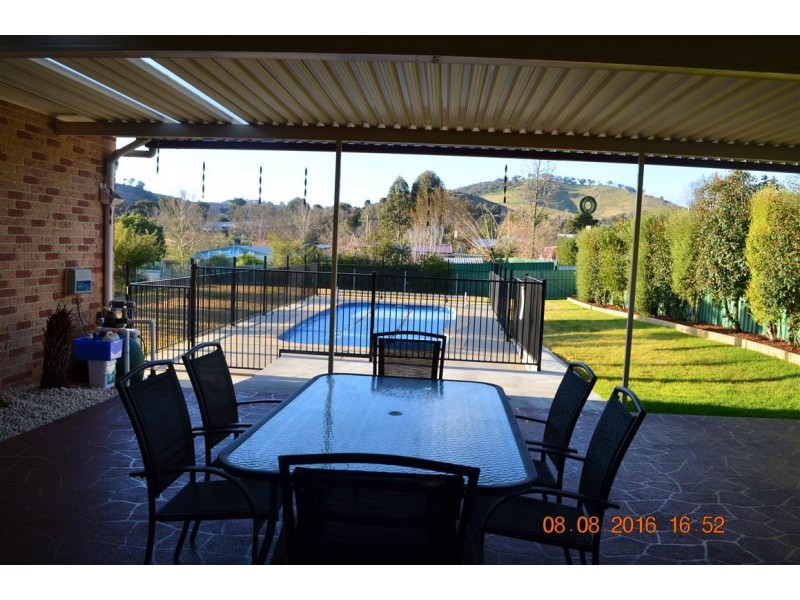 18 Lockhart Street, Adelong NSW 2729