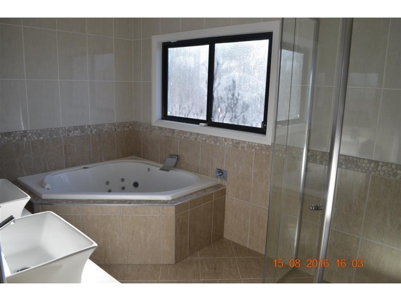 95 Lambie Street, Tumut NSW 2720