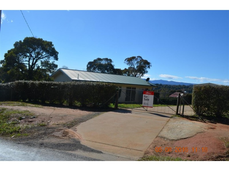 38 Bartoman Street, Batlow NSW 2730