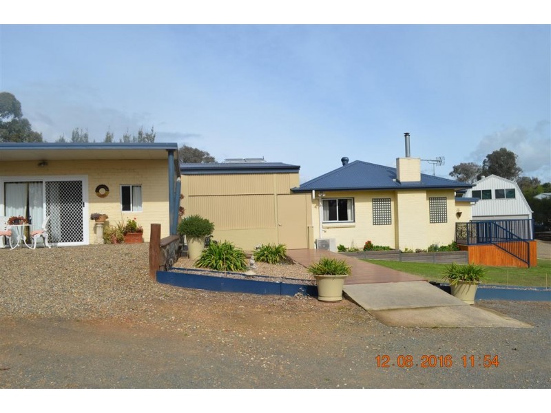 72 Fairway Drive, Tumut NSW 2720