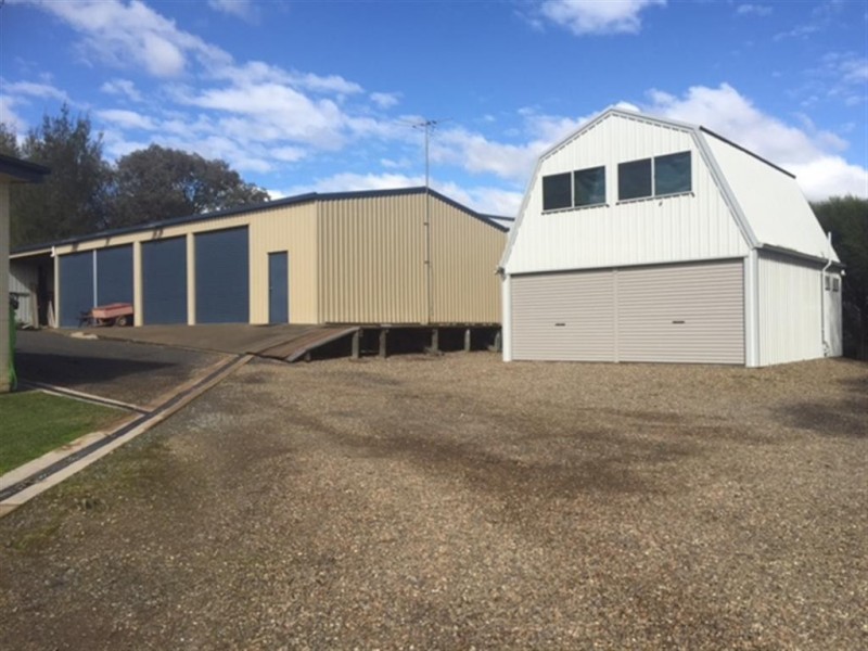 72 Fairway Drive, Tumut NSW 2720