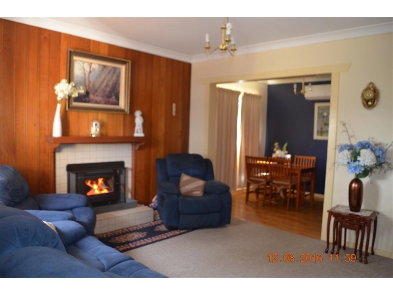 72 Fairway Drive, Tumut NSW 2720