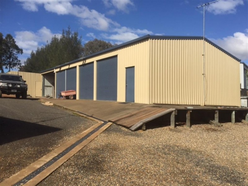 72 Fairway Drive, Tumut NSW 2720