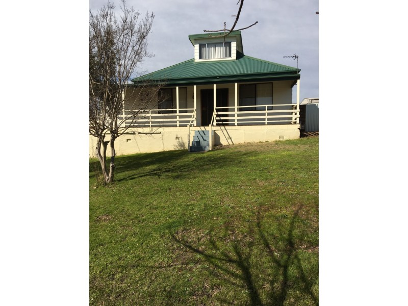 92 Broughton Street, Tumut NSW 2720