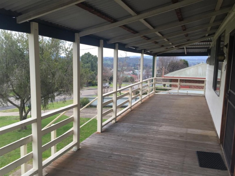 92 Broughton Street, Tumut NSW 2720