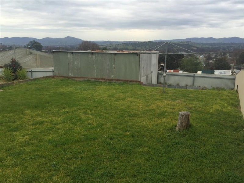 92 Broughton Street, Tumut NSW 2720