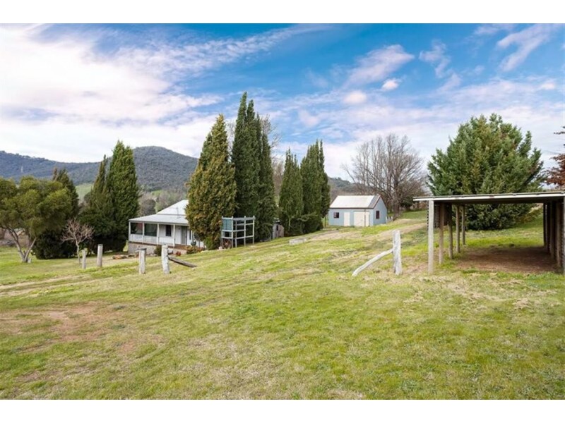 17 Gilmore Street, Adelong NSW 2729