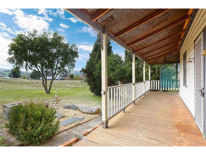 17 Gilmore Street, Adelong NSW 2729