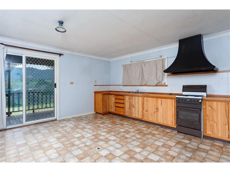 17 Gilmore Street, Adelong NSW 2729