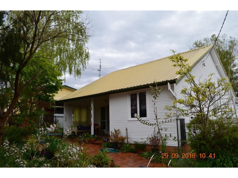 19 Lockhart Street, Adelong NSW 2729