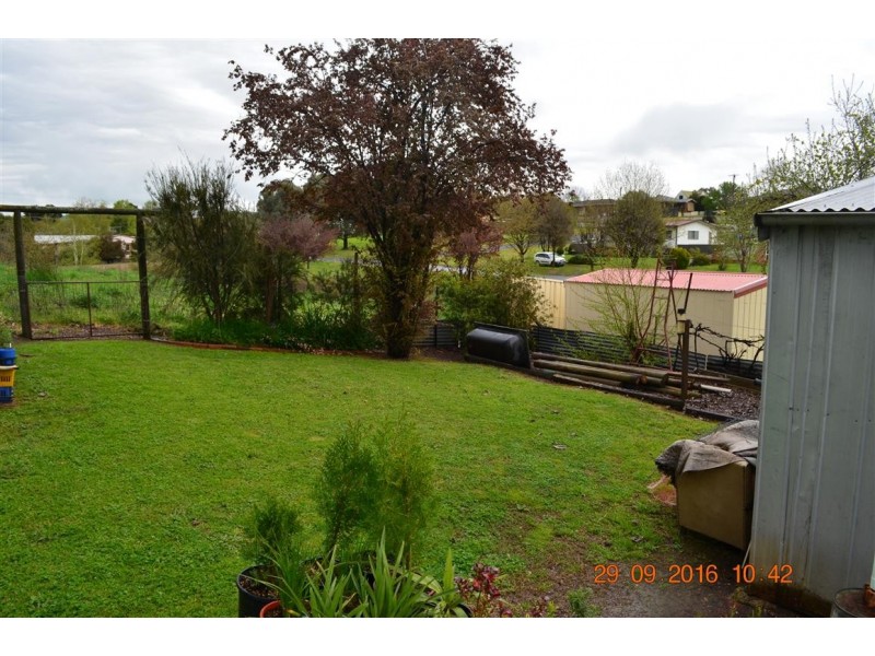 19 Lockhart Street, Adelong NSW 2729