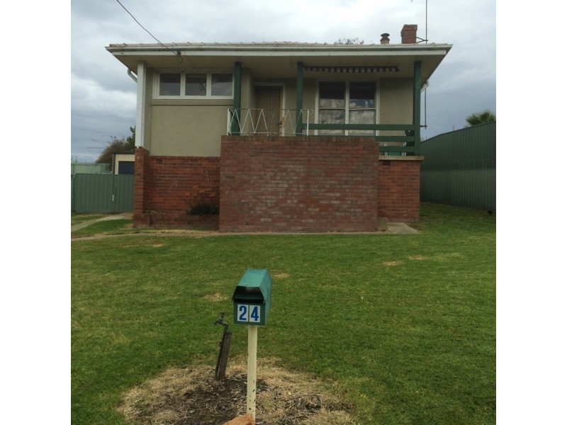 24 Dalhunty Street, Tumut NSW 2720