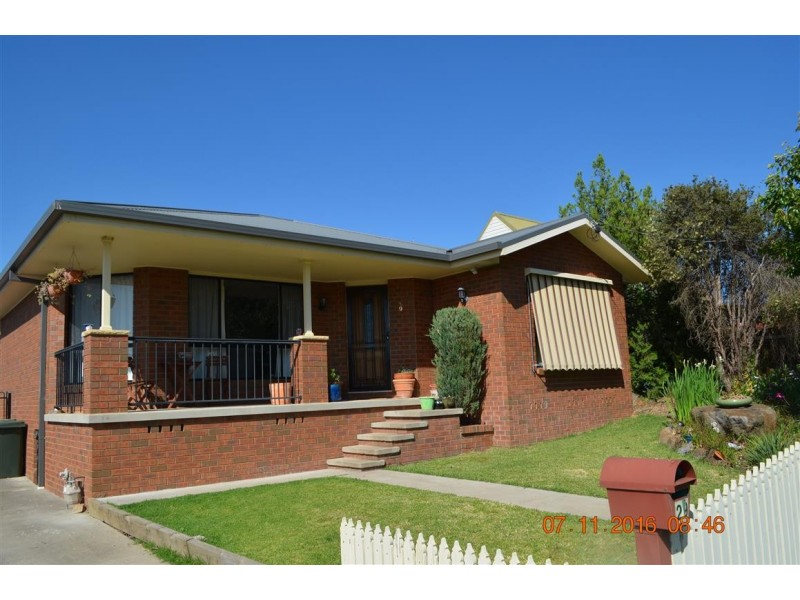 29 Lynch Street, Adelong NSW 2729