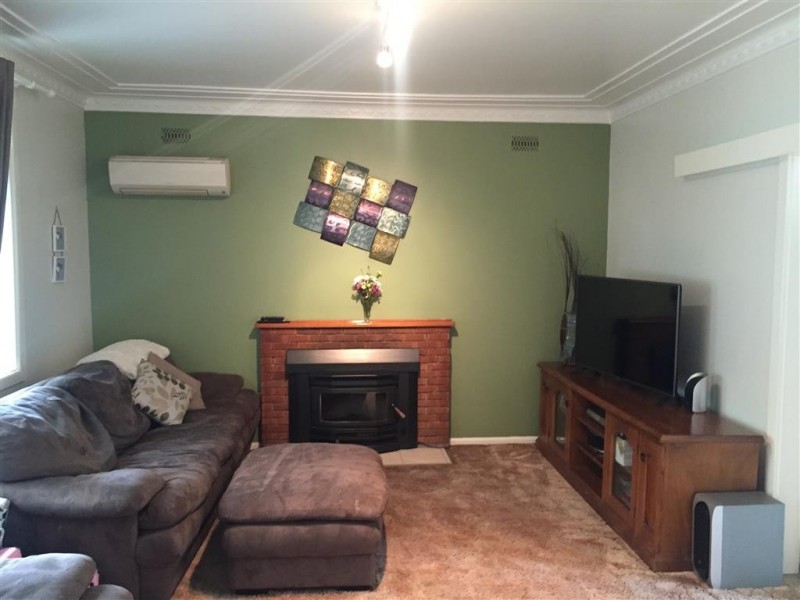 11 Forest Street, Tumut NSW 2720