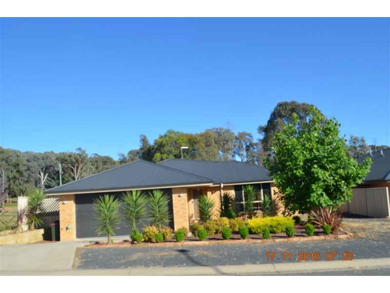 3 Jeffery Circuit, Tumut NSW 2720