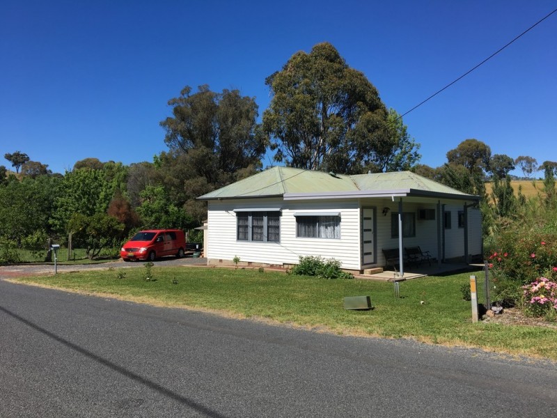 49 Cromwell Street, Adelong NSW 2729