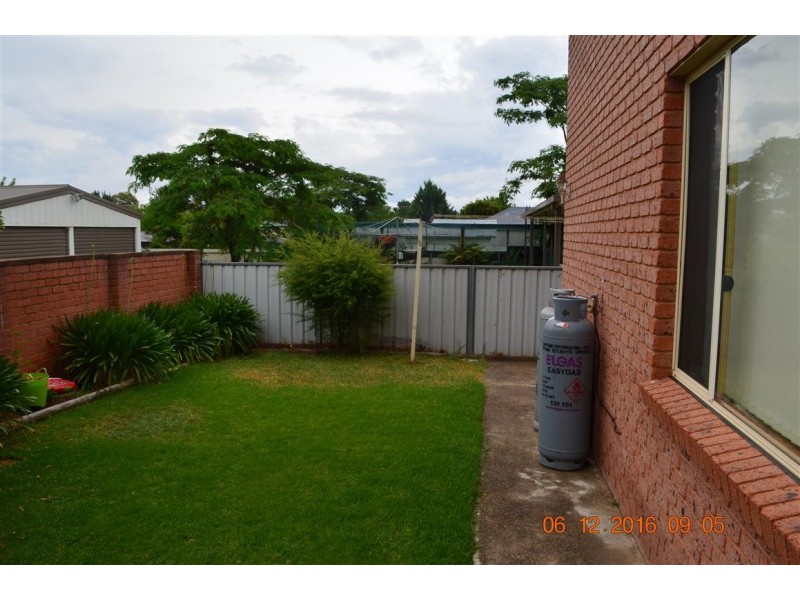 11 Blowering Road, Tumut NSW 2720