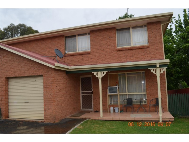 11 Blowering Road, Tumut NSW 2720