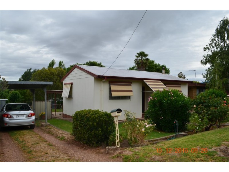 10 Pine Street, Tumut NSW 2720