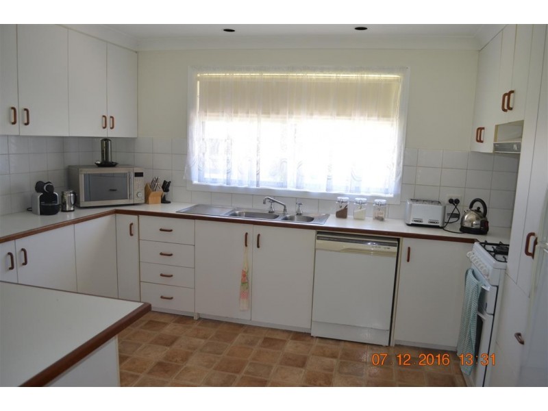 12 Yarralla Street, Tumut NSW 2720