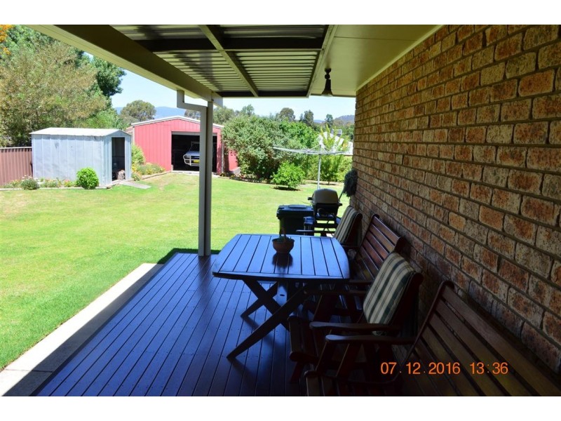 12 Yarralla Street, Tumut NSW 2720