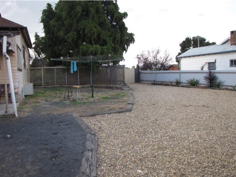 24 Sydney Street, Tumut NSW 2720