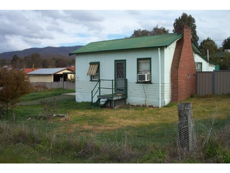 2 Yaralla Street,, Tumut NSW 2720
