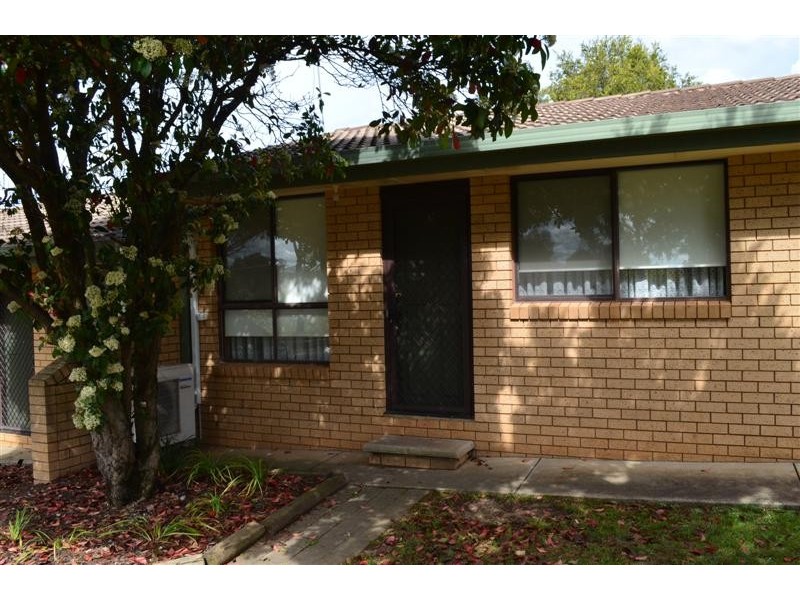 Unit 2/32 Bundarra Crescent, Tumut NSW 2720