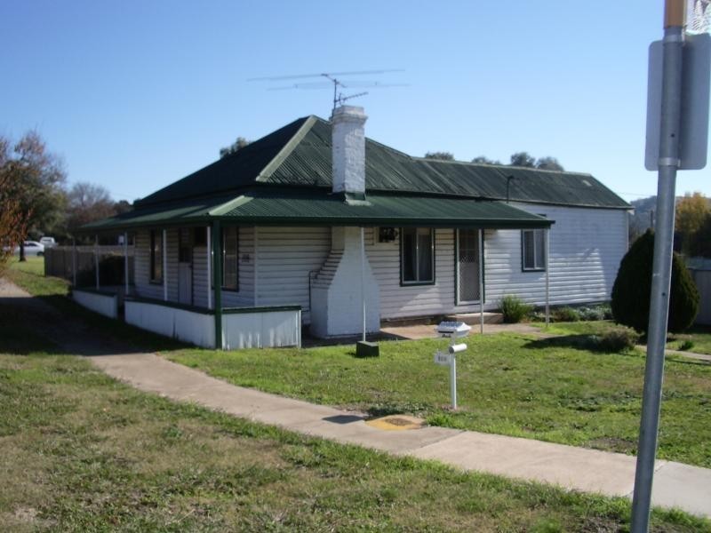 108 TUMUT STREET, Adelong NSW 2729