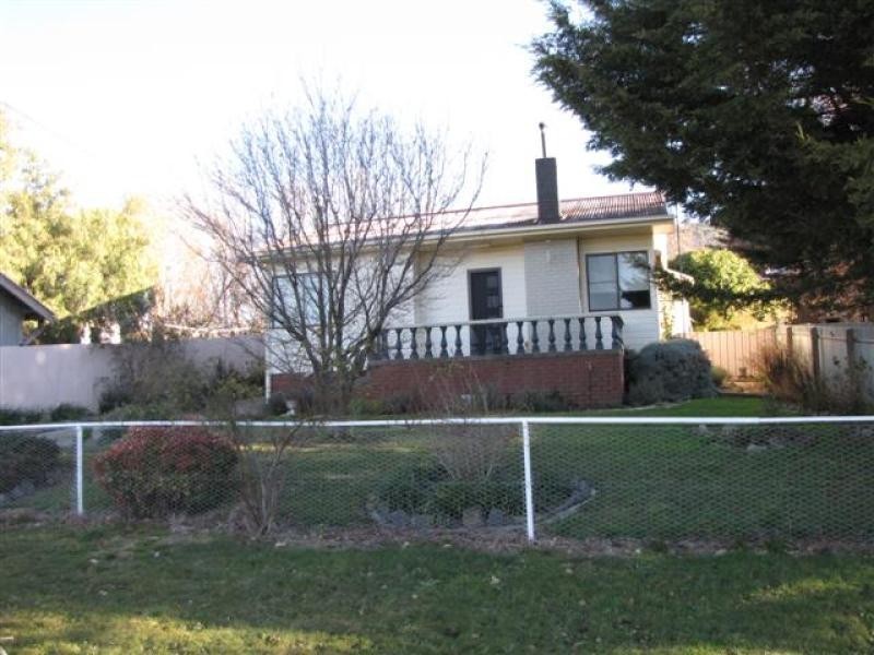 8 Pioneer Street, Batlow NSW 2730