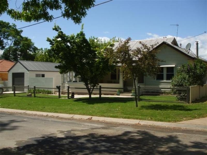 2 Beale Street, Tumut NSW 2720