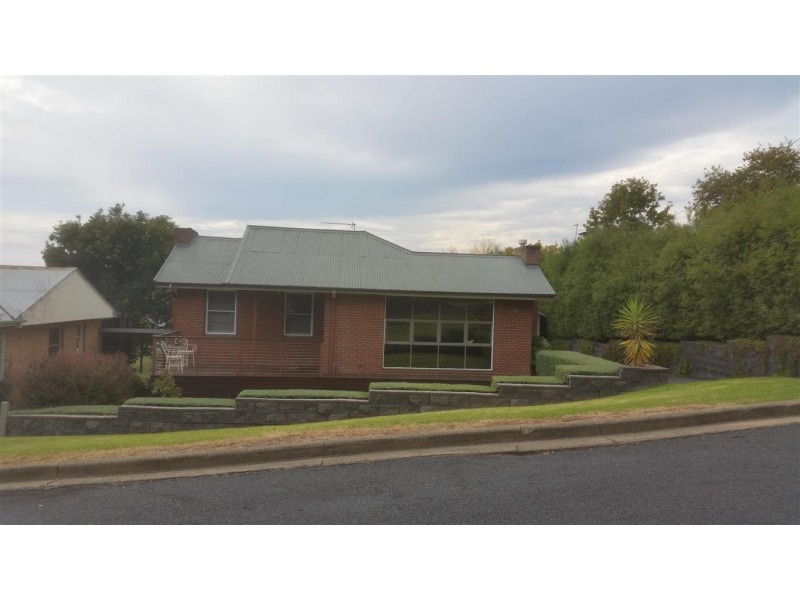 6 Highland Avenue, Tumut NSW 2720