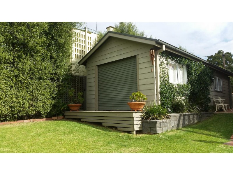 6 Highland Avenue, Tumut NSW 2720