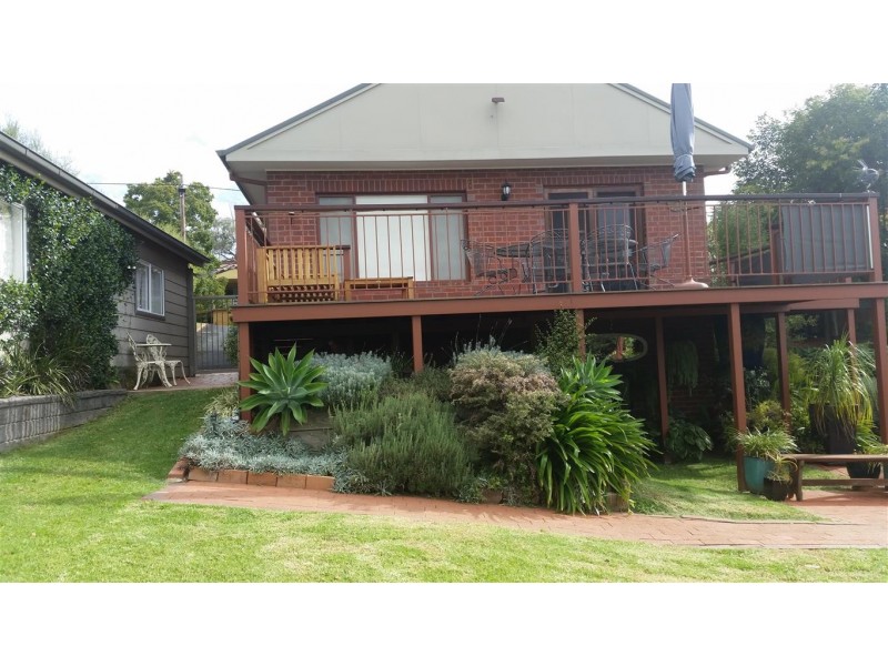 6 Highland Avenue, Tumut NSW 2720