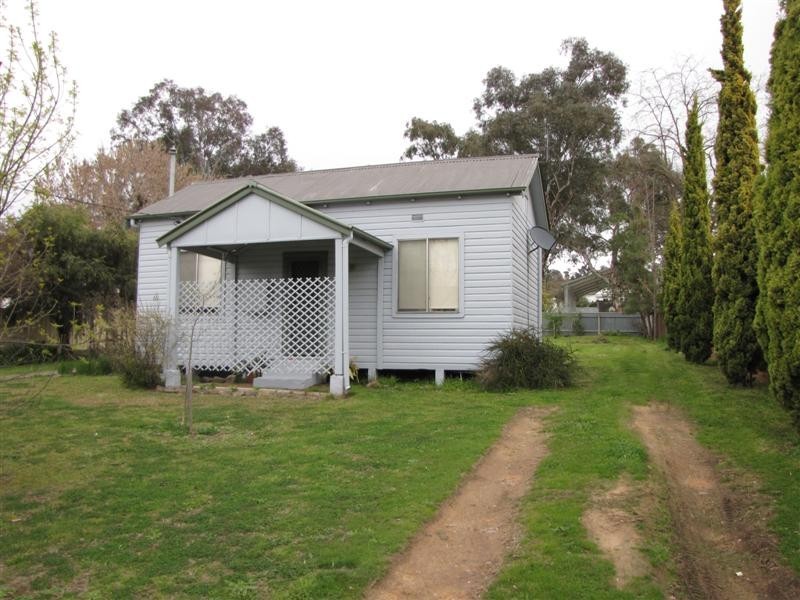 69 Capper Street, Tumut NSW 2720