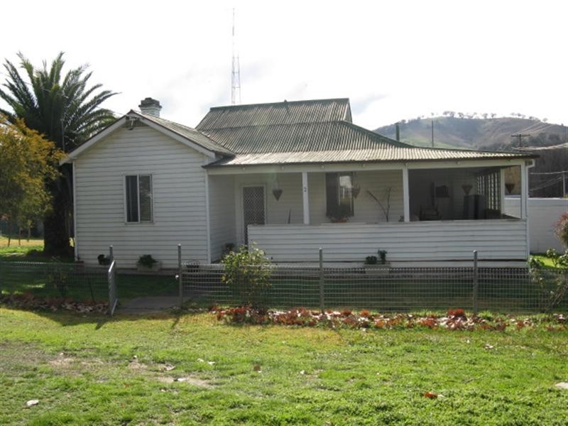 2 Tumut Street, Adelong NSW 2729