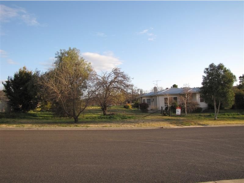 7 Gundagai Street, Adelong NSW 2729